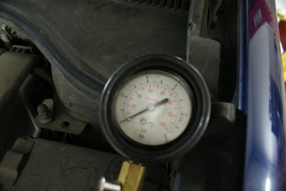 Замена датчика давления масла FEBI 19014 на VW Golf 4 (видео)